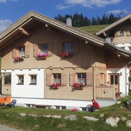 Dreimaederlhaus *